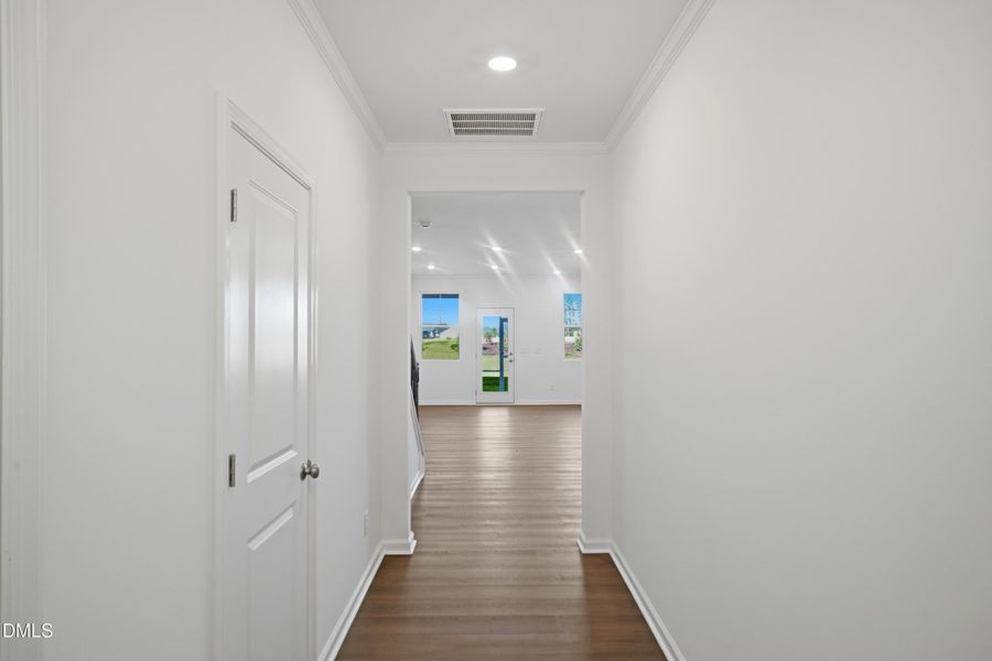 SUN_Everlee_Pic_CarsonII_QMI_227_Foyer_1 SUN_Everlee_Pic_CarsonII_QMI_227_Foyer_1