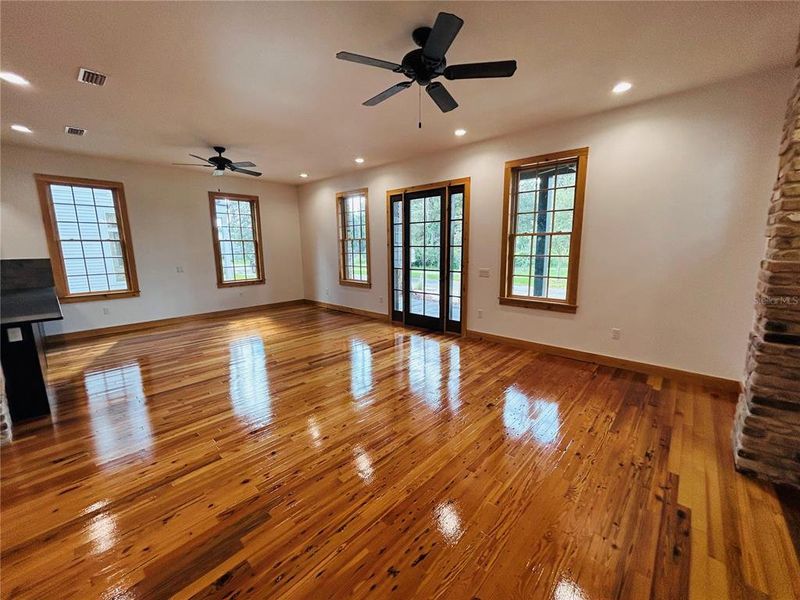 Spacious, unfurnished interior of a new home in , Gainesville (Image 40).