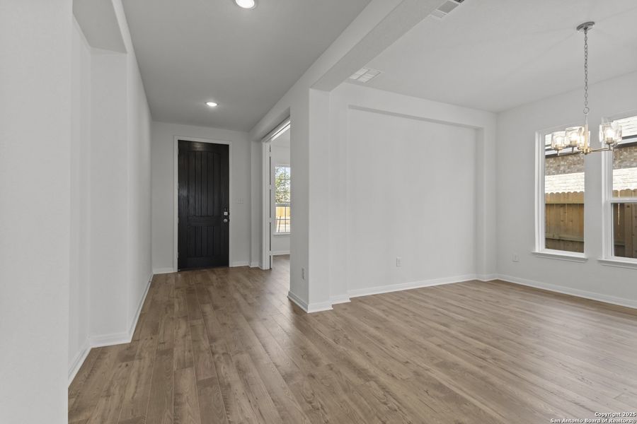 Spacious, unfurnished interior of a new home in Stillwater Ranch 60', San Antonio (Image 31).