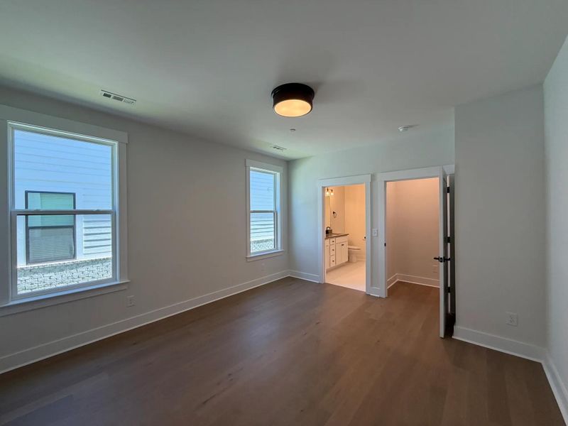 The Ballar A Primary Suite Bedroom