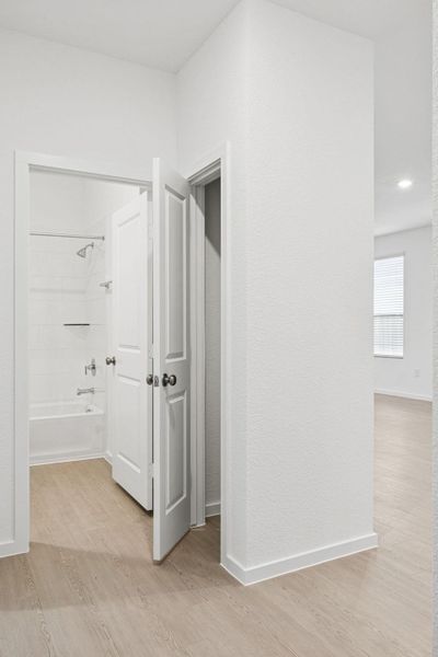 Spacious, unfurnished interior of a new home in Crosby Farms, Crosby (Image 20).