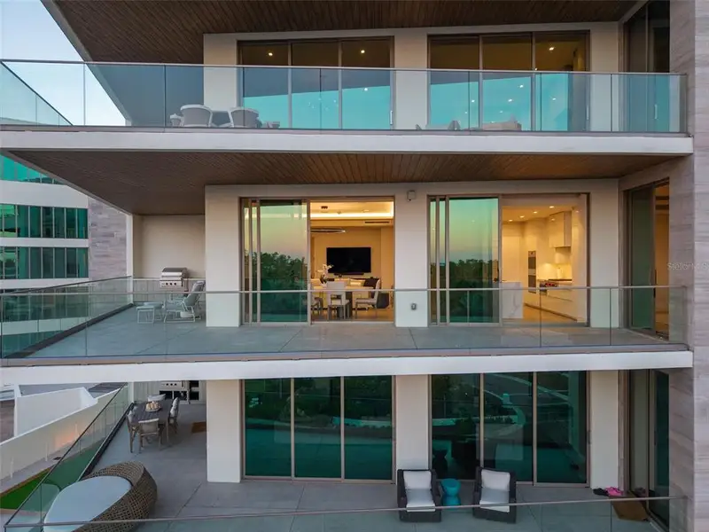 Condo located in Longboat Key, FL showcasing its design and architecture (Image 4). Condo located in Longboat Key, FL showcasing its design and architecture (Image 4).