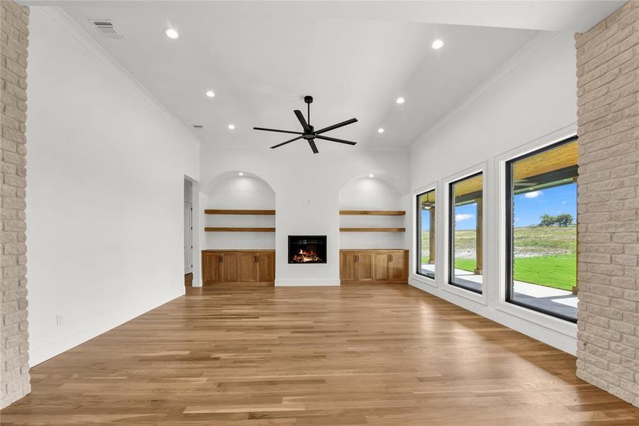 Spacious, unfurnished interior of a new home in , Weatherford (Image 15).