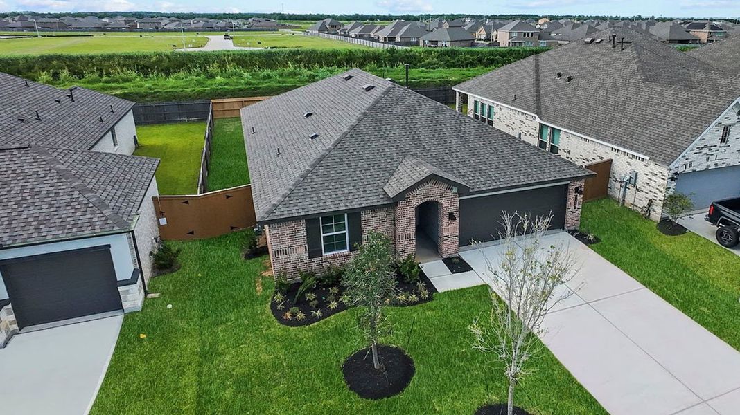 Representative exterior details of a home built from the Justin by D.R. Horton in Lago Mar, Texas City (Image 3). Representative exterior details of a home built from the Justin by D.R. Horton in Lago Mar, Texas City (Image 3).