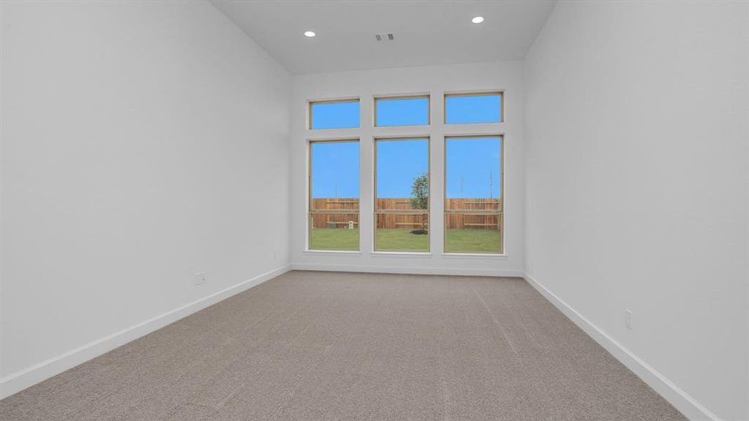 Spacious, unfurnished interior of a new home in Valencia 70', Manvel (Image 11).