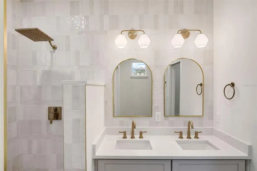 Furnished interior view inside a new home in , Orlando (Image 12).