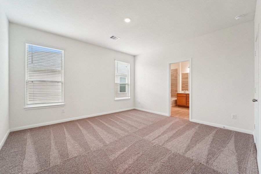 Spacious, unfurnished interior of a new home in Olympia Falls, Fresno (Image 29).