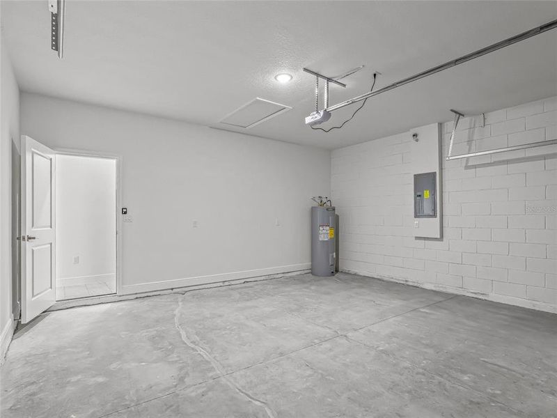 Spacious, unfurnished interior of a new home in , Ocala (Image 30).