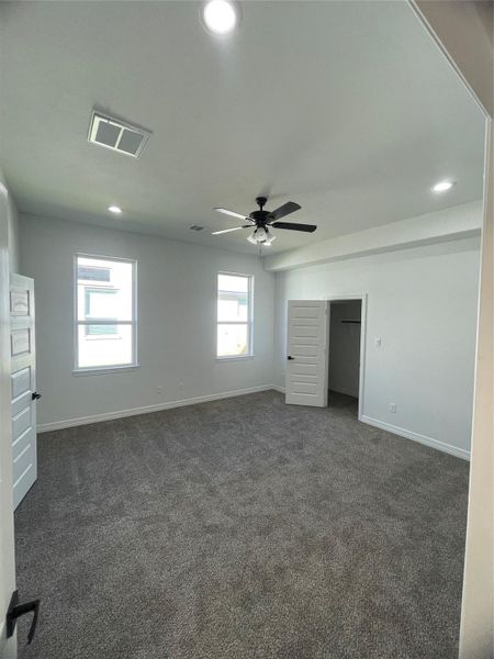 Spacious, unfurnished interior of a new home in , Anahuac (Image 7).