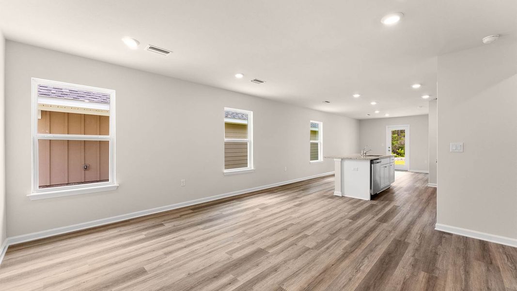 Spacious, unfurnished interior of a new home in Chateau Nemours, Port Saint Joe (Image 14).