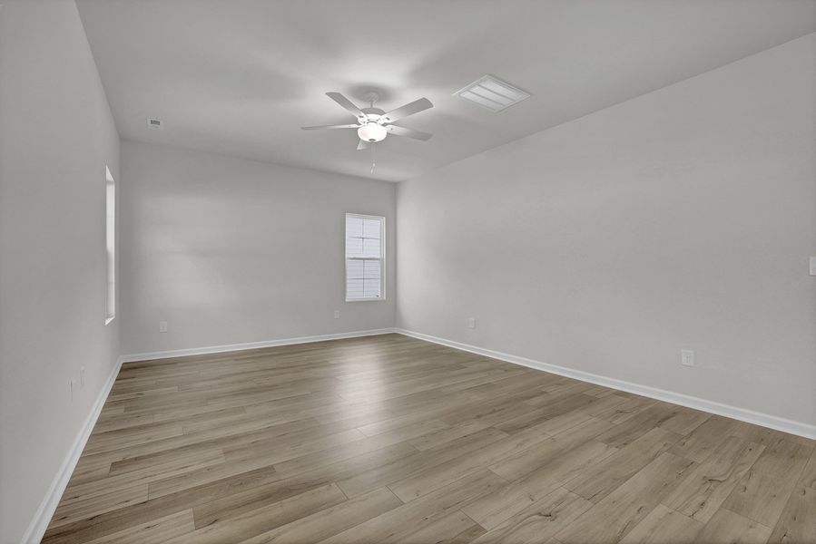 Spacious, unfurnished interior of a new home in River Tide Farms, Bolivia (Image 13).