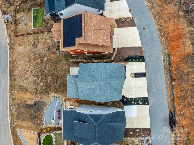 Property extends down to the road below. Property extends down to the road below.