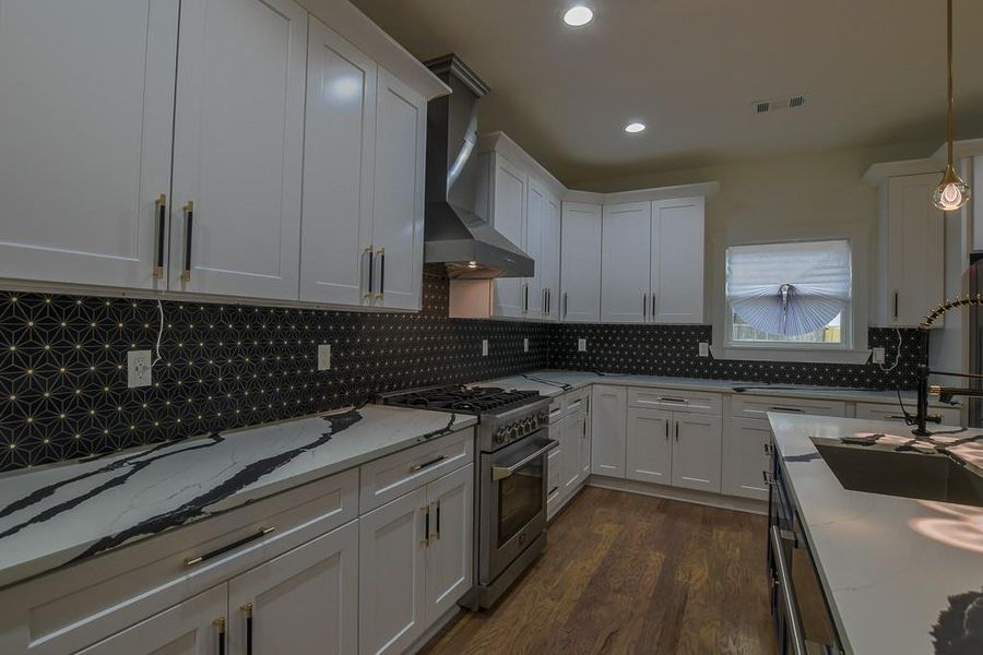 Furnished interior view inside a new home in , Atlanta (Image 5).