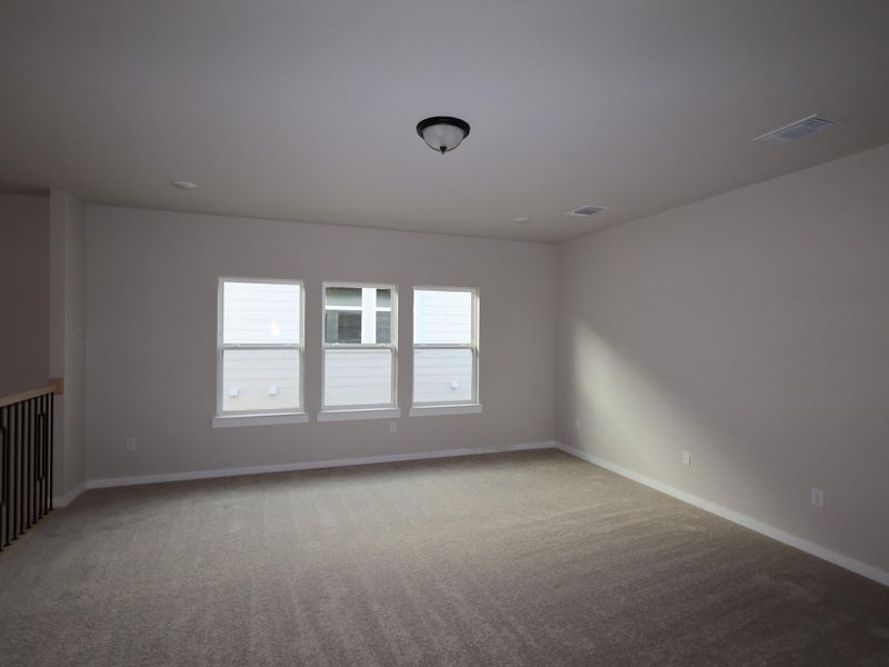 Spacious, unfurnished interior of a new home in Edgewood, Leander (Image 9).