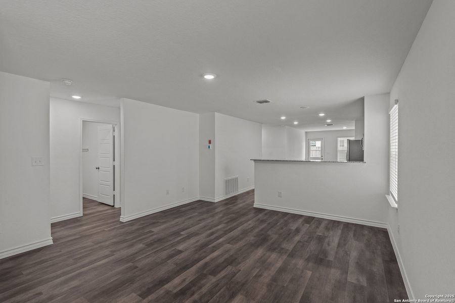 Spacious, unfurnished interior of a new home in Horizon Ridge, San Antonio (Image 23). Spacious, unfurnished interior of a new home in Horizon Ridge, San Antonio (Image 23).