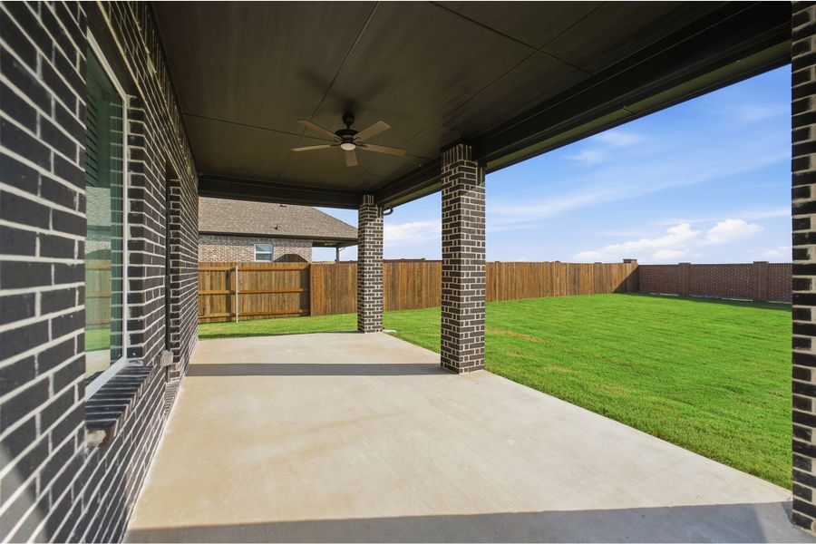 Exterior details and patio area of a home in Saddlebrook Estates, Waxahachie (Image 4).