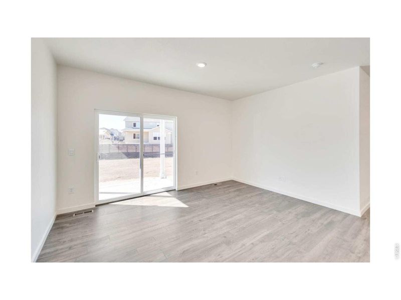 Spacious, unfurnished interior of a new home in Prairie Song, Windsor (Image 10).