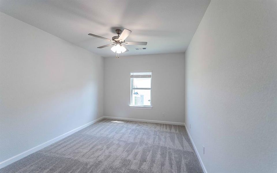 Spacious, unfurnished interior of a new home in Heath Golf & Yacht Club, Heath (Image 23).