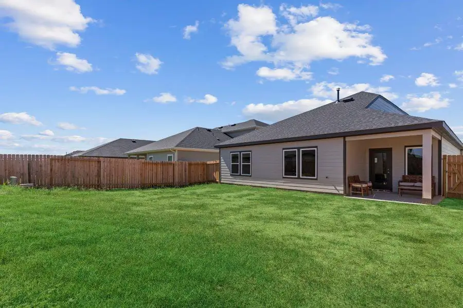 Exterior details and patio area of a home in Holly Ridge, Rosenberg (Image 3).