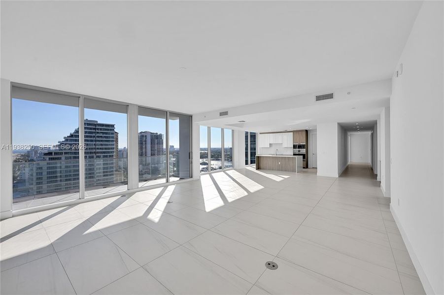 Spacious, unfurnished interior of a new home in , Fort Lauderdale (Image 24).