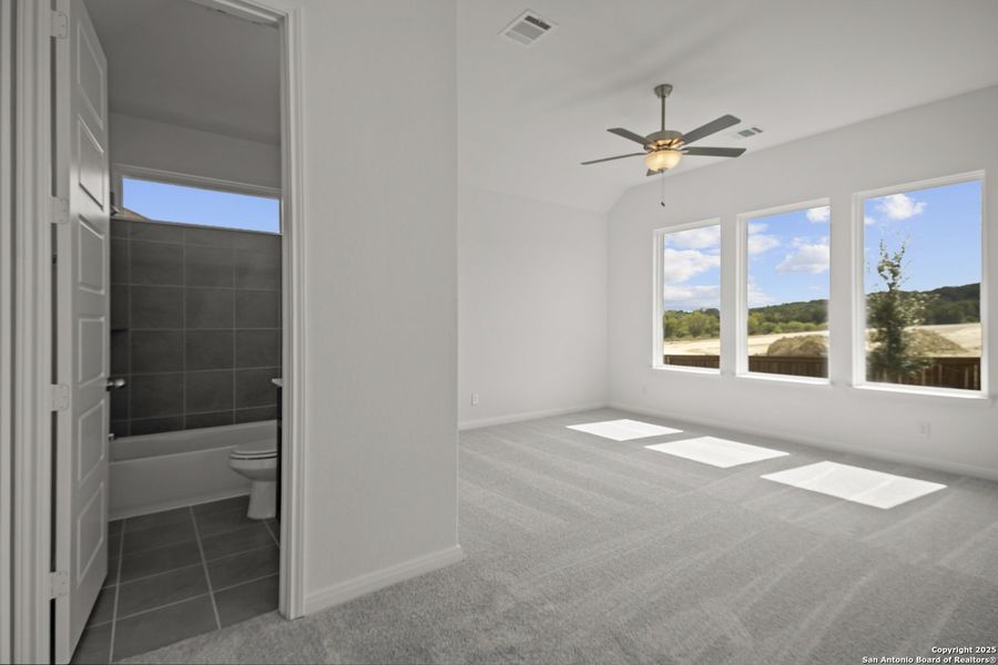 Spacious, unfurnished interior of a new home in Homestead, Schertz (Image 32).