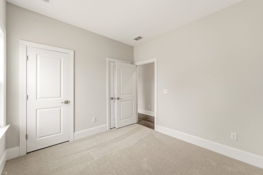 Spacious, unfurnished interior of a new home in Lakeside Saluda, Greenville (Image 26).
