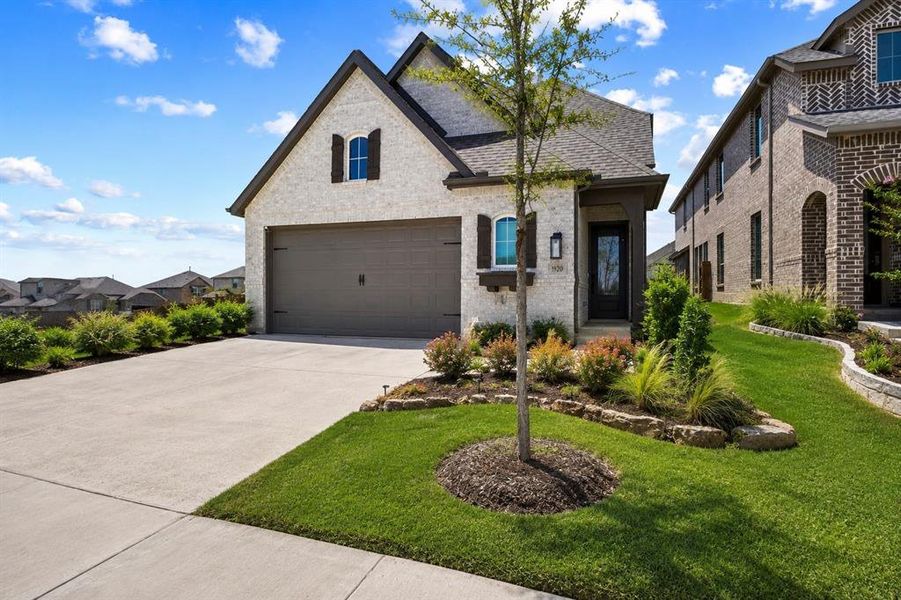 Great Curb Appeal! * Driveway Shrub Border Suggestion. Great Curb Appeal! * Driveway Shrub Border Suggestion.