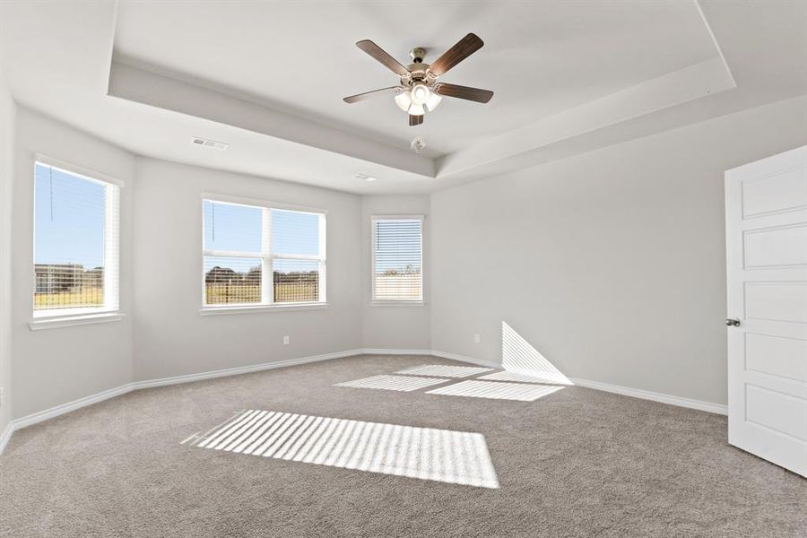 Spacious, unfurnished interior of a new home in Deer Creek, Crowley (Image 13).