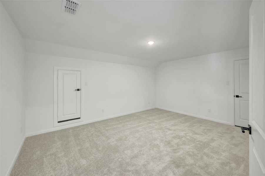 Spacious, unfurnished interior of a new home in Beacon Point at Lago Mar 50’ Homesites, Texas City (Image 26).