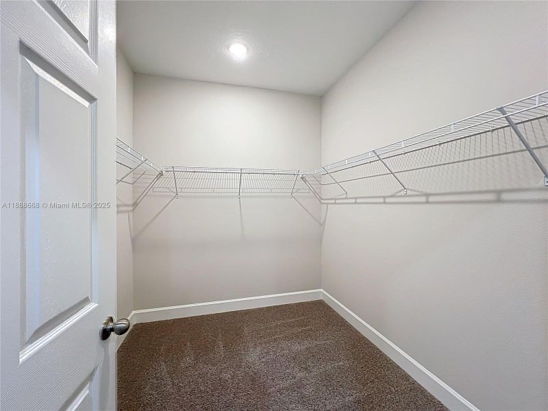 Spacious, unfurnished interior of a new home in , North Port (Image 18).