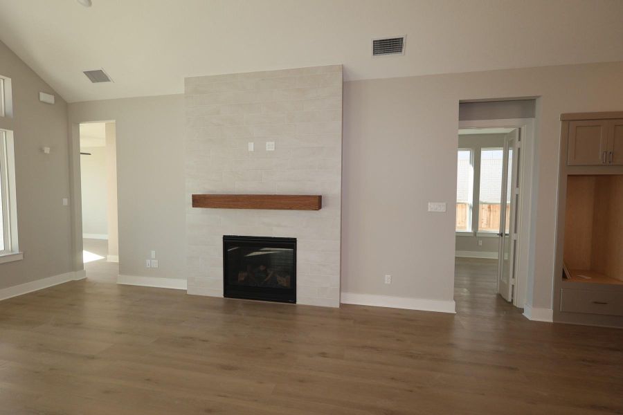 Spacious, unfurnished interior of a new home in Dunham Pointe, Cypress (Image 13).