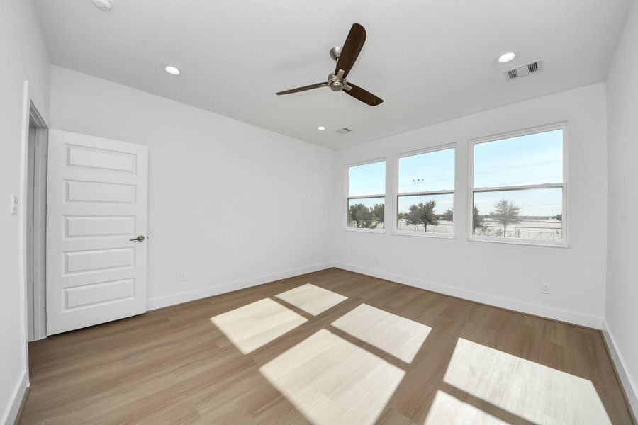 Spacious, unfurnished interior of a new home in Piccolina, Houston (Image 18).