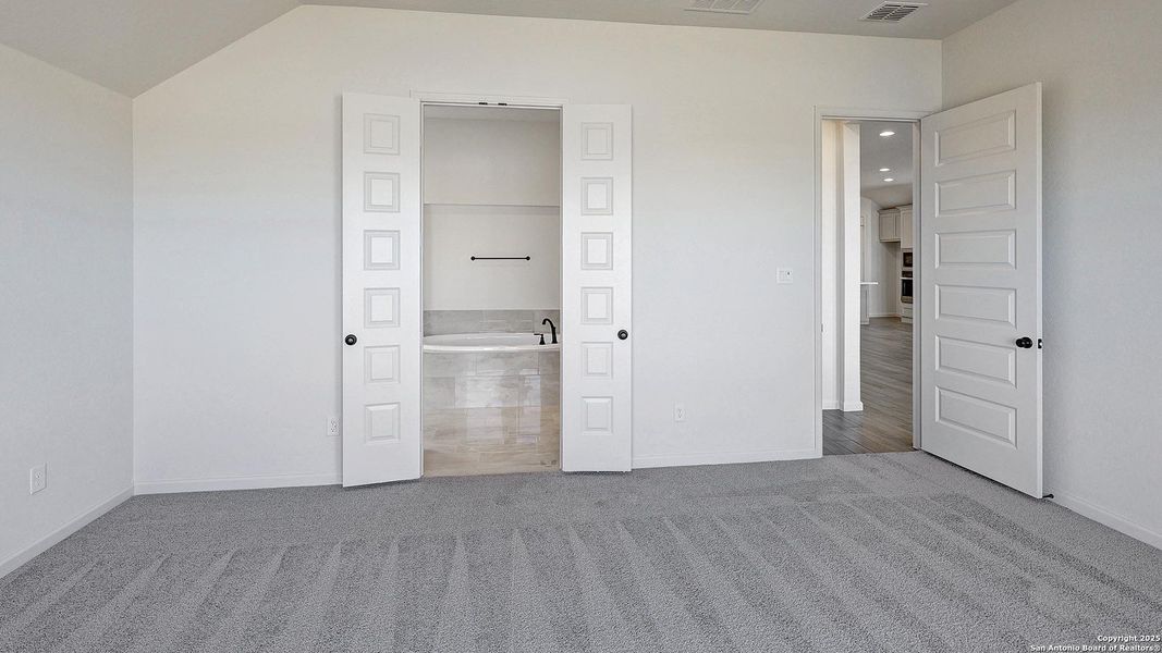 Spacious, unfurnished interior of a new home in Haby Hill 50', San Antonio (Image 26). Spacious, unfurnished interior of a new home in Haby Hill 50', San Antonio (Image 26).