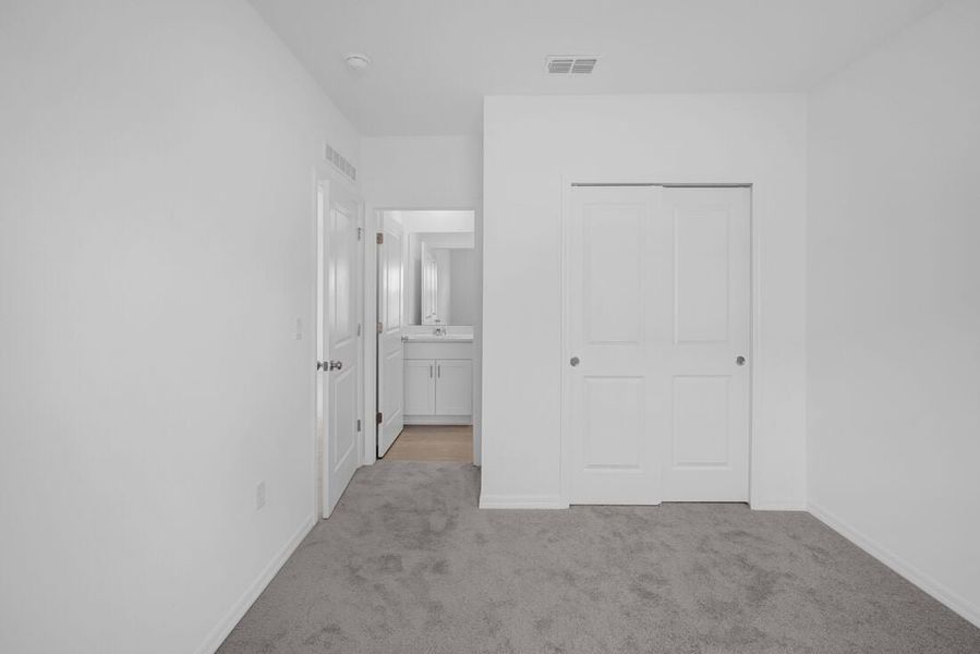 Spacious, unfurnished interior of a new home in Waterstone, Groveland (Image 22).