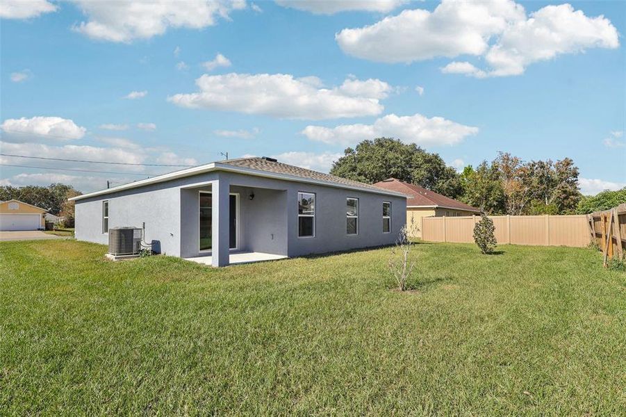 Exterior details and patio area of a home in Stone Ridge, Sebring (Image 3).