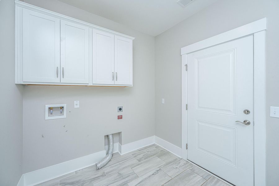Spacious, unfurnished interior of a new home in Sea Island Preserve, Johns Island (Image 25). Spacious, unfurnished interior of a new home in Sea Island Preserve, Johns Island (Image 25).