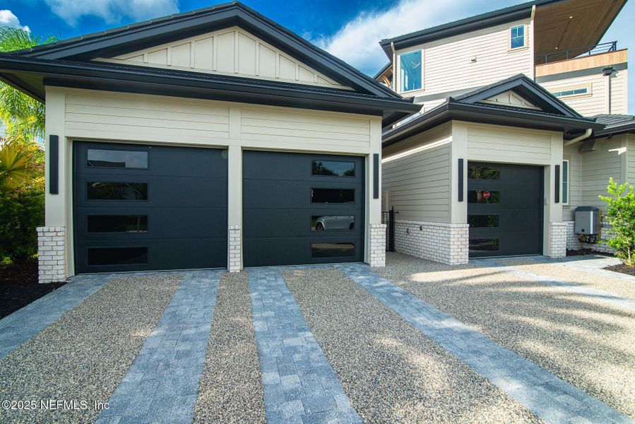 Exterior details and patio area of a home in , Jacksonville Beach (Image 20).