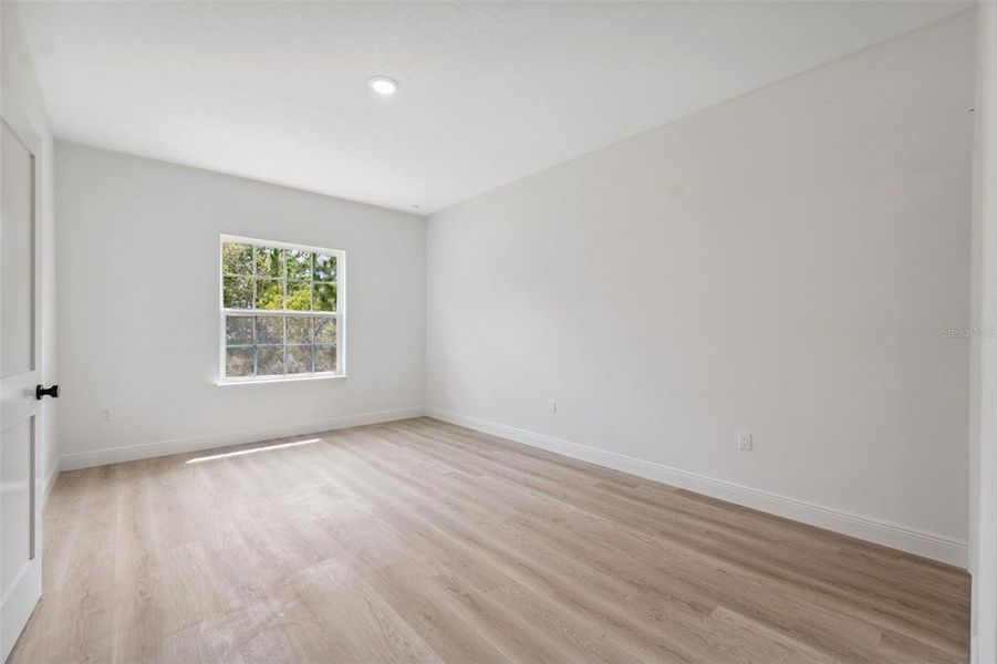 Spacious, unfurnished interior of a new home in , Ocala (Image 34).