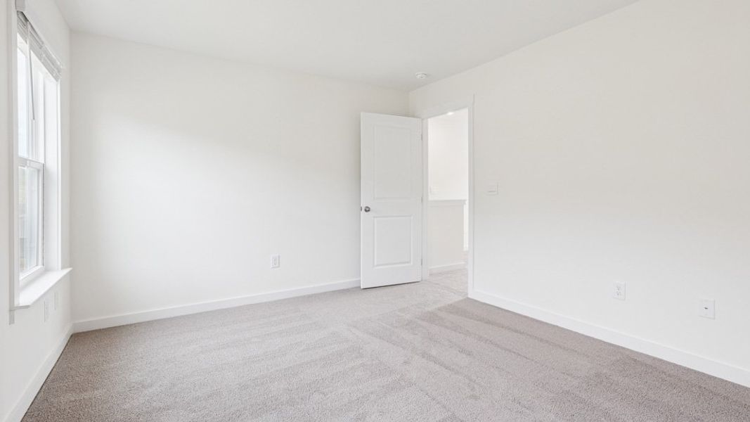 Spacious, unfurnished interior of a new home in Emory Creek, Harriman (Image 9).