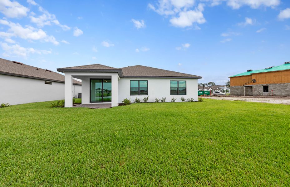 Spacious lanai with serene views Spacious lanai with serene views