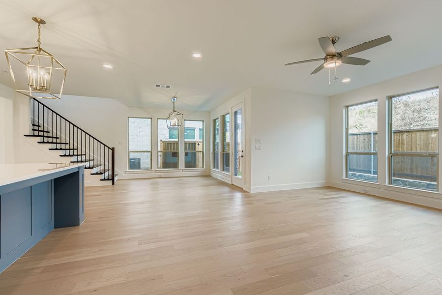 3525 Kings Court - Living Area