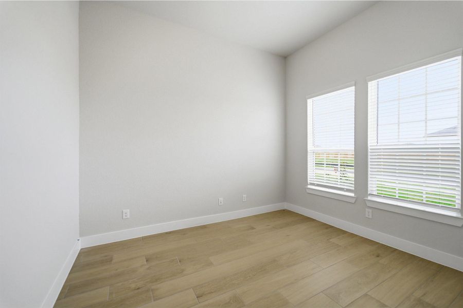 Spacious, unfurnished interior of a new home in Sunterra Lakes, Brookshire (Image 34). Spacious, unfurnished interior of a new home in Sunterra Lakes, Brookshire (Image 34).