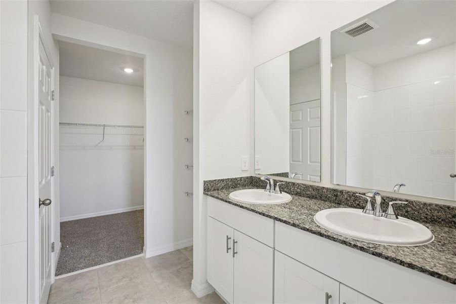 Furnished interior view inside a new home in , Lake Alfred (Image 11).