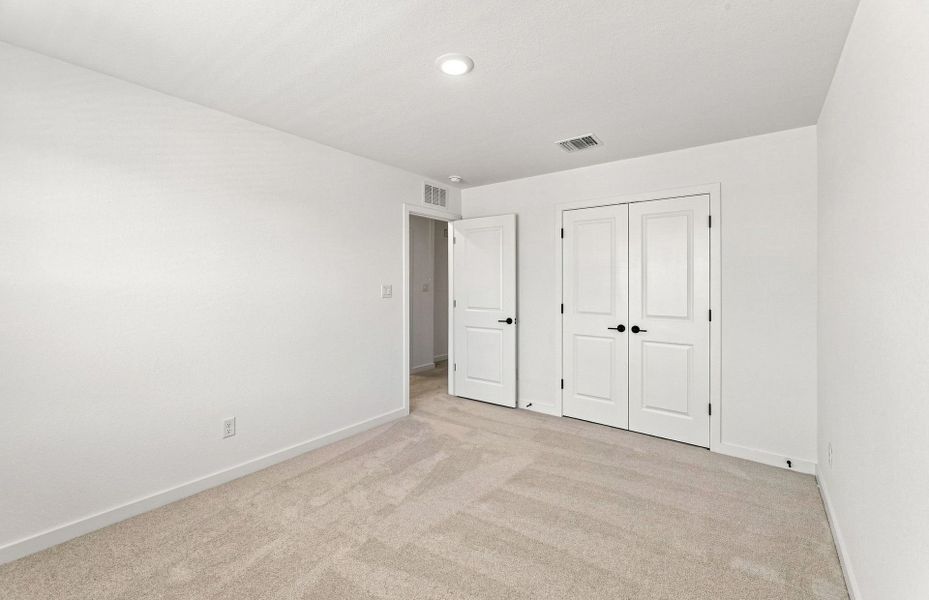 Spacious, unfurnished interior of a new home in Santa Rita Ranch, Liberty Hill (Image 25).