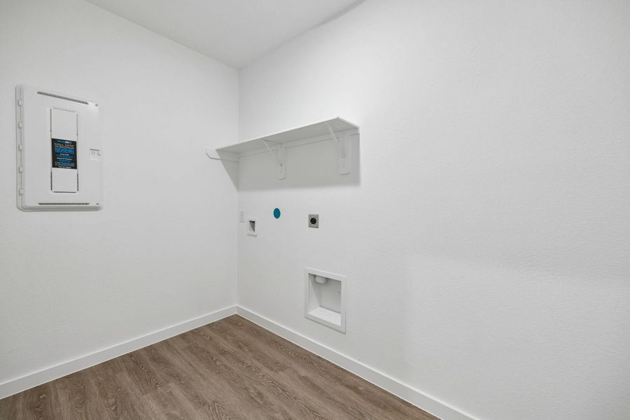 Spacious, unfurnished interior of a new home in Ellerden, Tomball (Image 13).