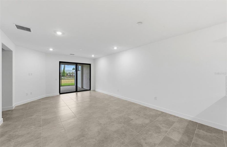 Spacious, unfurnished interior of a new home in Talon Preserve on Palmer Ranch, Nokomis (Image 18). Spacious, unfurnished interior of a new home in Talon Preserve on Palmer Ranch, Nokomis (Image 18).