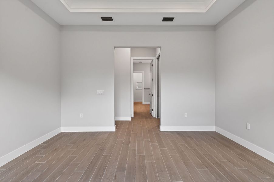 Spacious, unfurnished interior of a new home in Greyhawk Landing, Lake Worth (Image 29).