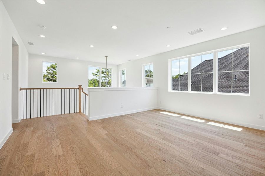 Spacious, unfurnished interior of a new home in , Houston (Image 7).