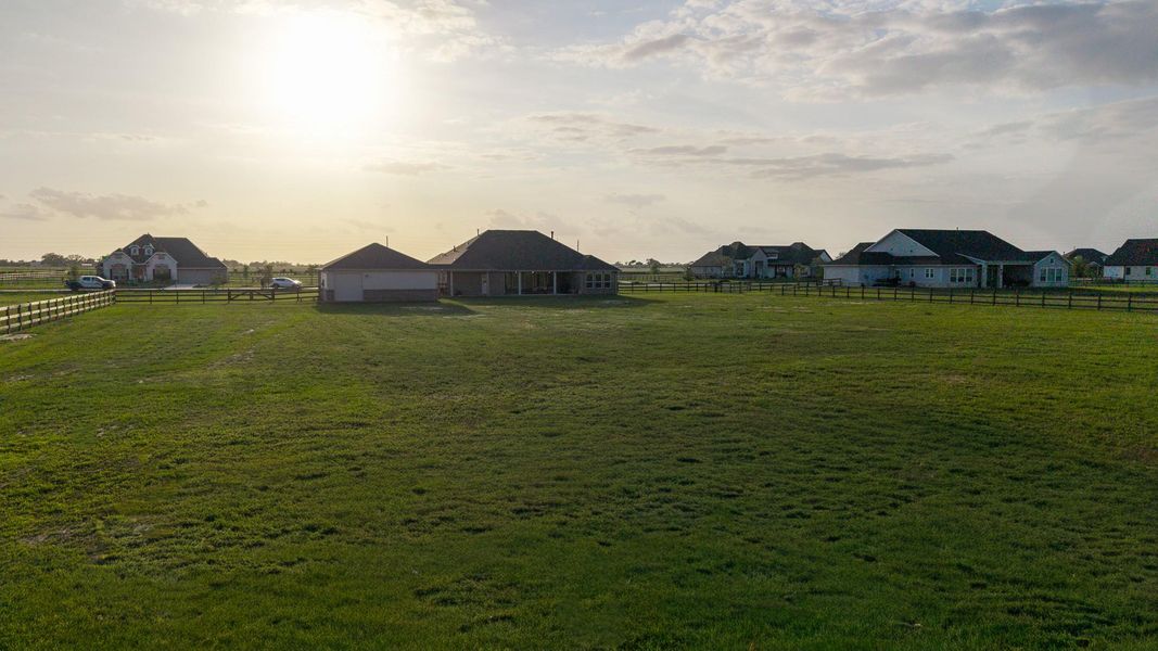 Exterior details and patio area of a home in Lakeview, Waller (Image 25).
