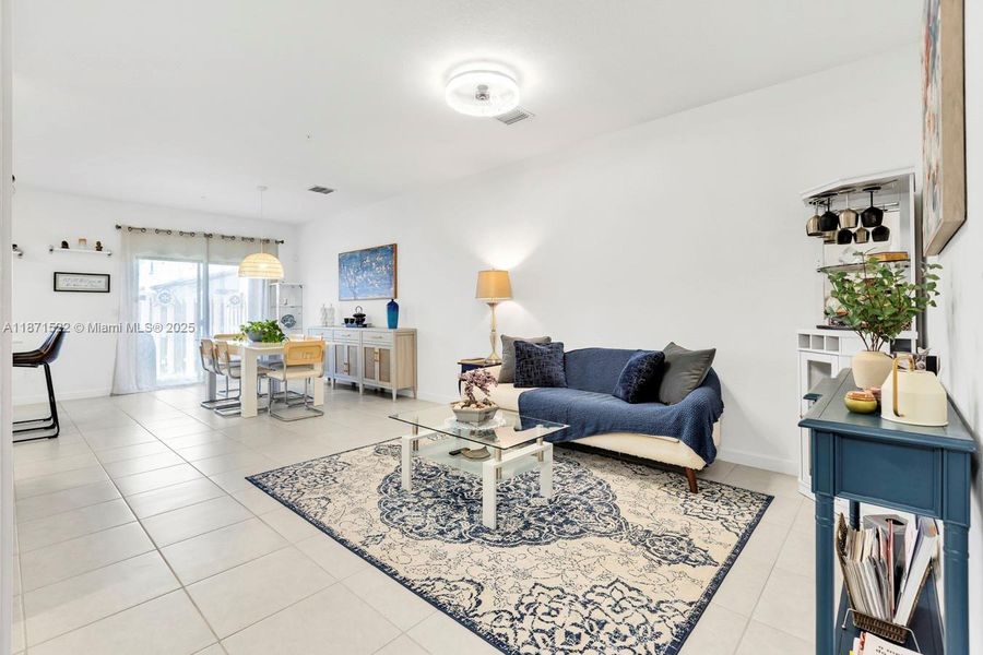 Furnished interior view inside a new home in , Pembroke Pines (Image 12).